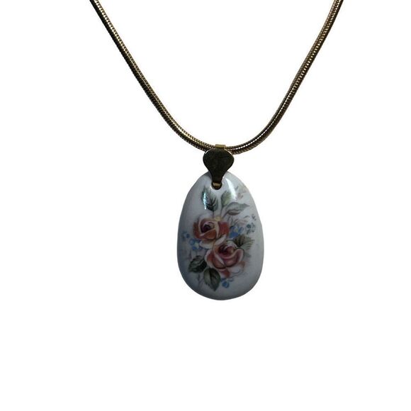 Vintage Hand Painted Oval Porcelain Floral Scene Pendant Necklace - Picture 7 of 8
